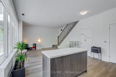 Photo 2 at 102 - 2 Teagarden Court N, Willowdale East, Toronto