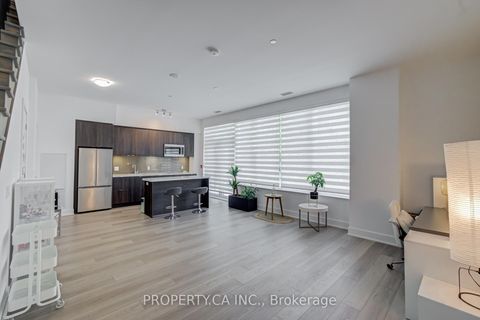 Photo 3 at 102 - 2 Teagarden Court N, Willowdale East, Toronto