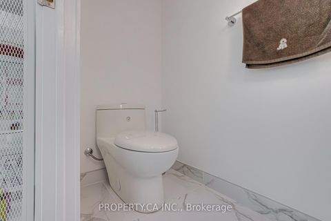 Photo 9 at 102 - 2 Teagarden Court N, Willowdale East, Toronto