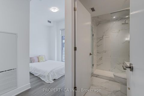 Photo 14 at 102 - 2 Teagarden Court N, Willowdale East, Toronto