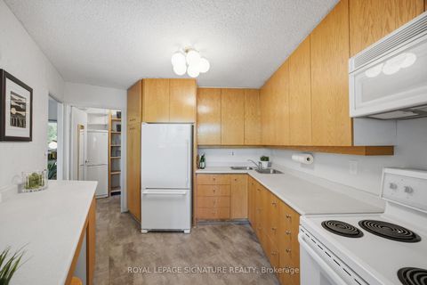 Photo 13 at 201 - 15 Vicora Linkway, Flemingdon Park, Toronto