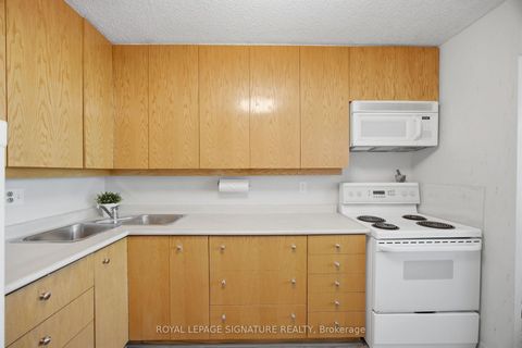 Photo 15 at 201 - 15 Vicora Linkway, Flemingdon Park, Toronto