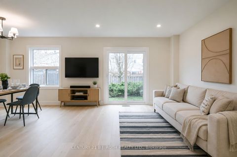 Photo 4 at 20 Hadden Crescent, Cundles East, Barrie