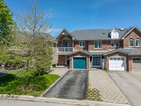 Photo 2 at 26 Cape Breton Court, Oak Ridges Lake Wilcox, Richmond Hill