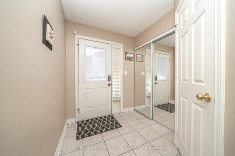 Photo 4 at 26 Cape Breton Court, Oak Ridges Lake Wilcox, Richmond Hill