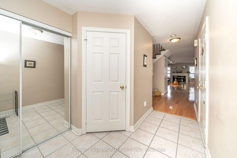 Photo 5 at 26 Cape Breton Court, Oak Ridges Lake Wilcox, Richmond Hill