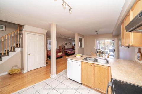 Photo 8 at 26 Cape Breton Court, Oak Ridges Lake Wilcox, Richmond Hill