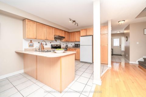 Photo 9 at 26 Cape Breton Court, Oak Ridges Lake Wilcox, Richmond Hill