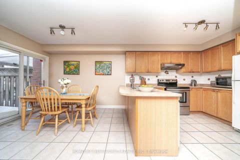 Photo 13 at 26 Cape Breton Court, Oak Ridges Lake Wilcox, Richmond Hill