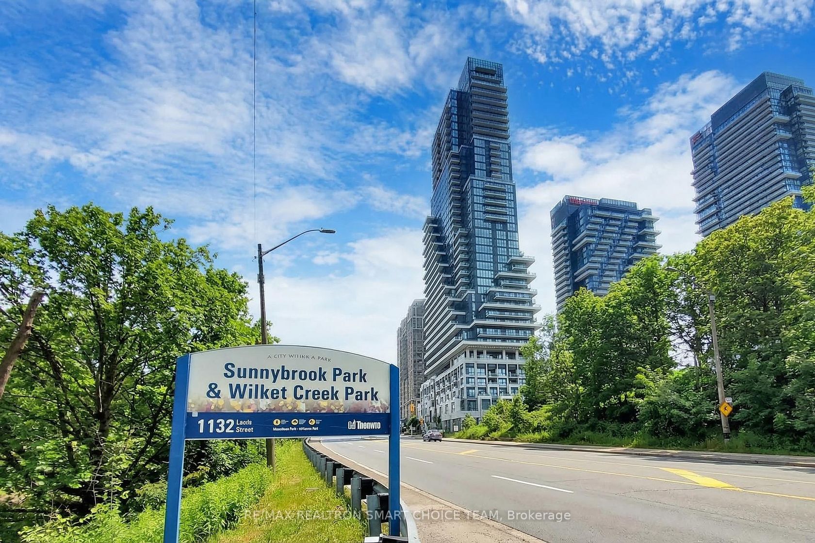 212 - 10 Inn on The Park Drive, Don Mills, Toronto 