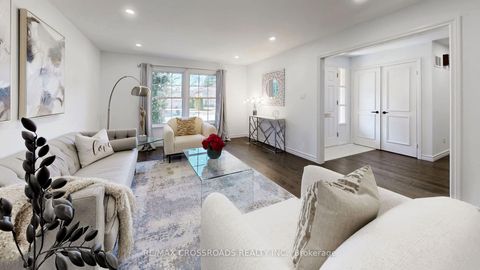Photo 5 at 349 Banbury Road, Windfields, Toronto
