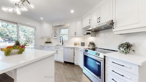 Photo 9 at 349 Banbury Road, Windfields, Toronto