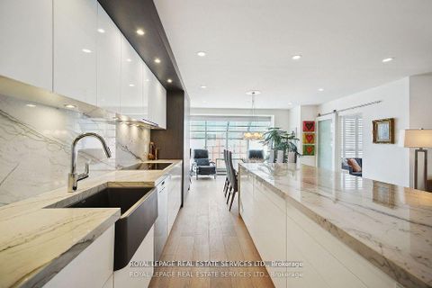 Photo 11 at 601 - 480 Queens Quay W, Waterfront Communities C1, Toronto