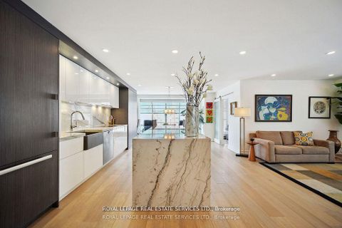 Photo 15 at 601 - 480 Queens Quay W, Waterfront Communities C1, Toronto