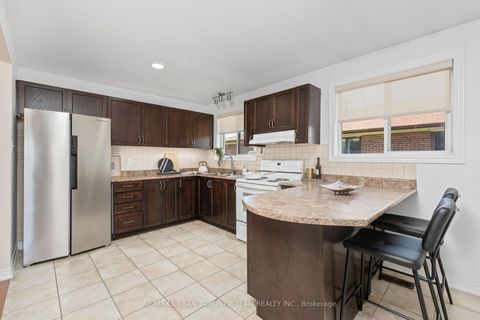 Photo 5 at 82 Button Road, West Woodbridge, Vaughan