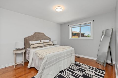 Photo 10 at 82 Button Road, West Woodbridge, Vaughan
