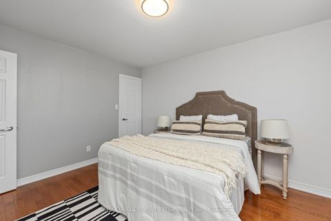 Photo 11 at 82 Button Road, West Woodbridge, Vaughan