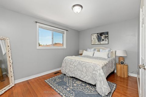 Photo 12 at 82 Button Road, West Woodbridge, Vaughan