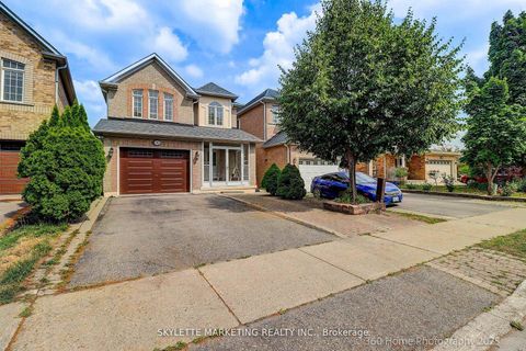 Photo 2 at 199 Kayla Crescent, Maple, Vaughan