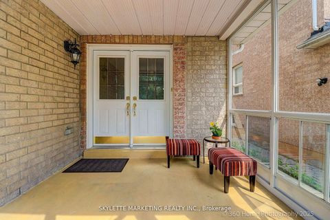 Photo 3 at 199 Kayla Crescent, Maple, Vaughan