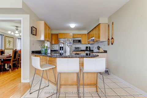 Photo 12 at 199 Kayla Crescent, Maple, Vaughan