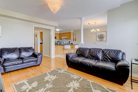 Photo 13 at 199 Kayla Crescent, Maple, Vaughan