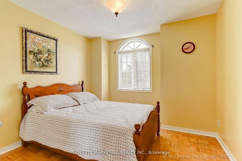 Photo 15 at 199 Kayla Crescent, Maple, Vaughan