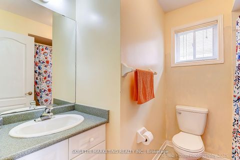Photo 16 at 199 Kayla Crescent, Maple, Vaughan
