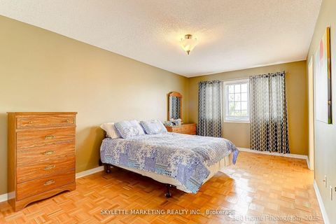 Photo 18 at 199 Kayla Crescent, Maple, Vaughan