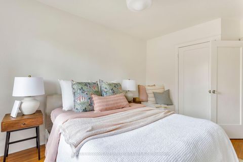 Photo 32 at 10 Valleyview Gardens, Lambton Baby Point, Toronto