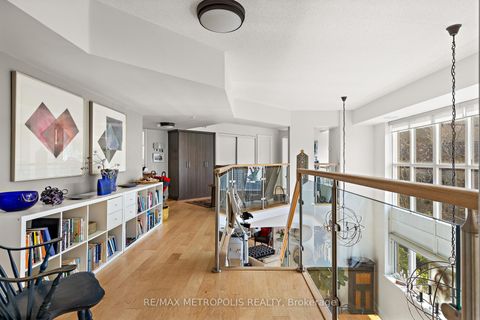 Photo 3 at 438 - 437 Roncesvalles Avenue, Roncesvalles, Toronto