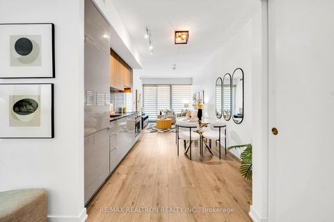 Photo 4 at 603 - 161 Roehampton Avenue, Mount Pleasant West, Toronto