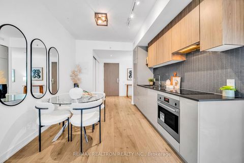 Photo 7 at 603 - 161 Roehampton Avenue, Mount Pleasant West, Toronto