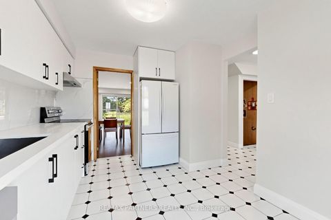 Photo 11 at 134 - 201 Alexmuir Boulevard, Agincourt North, Toronto
