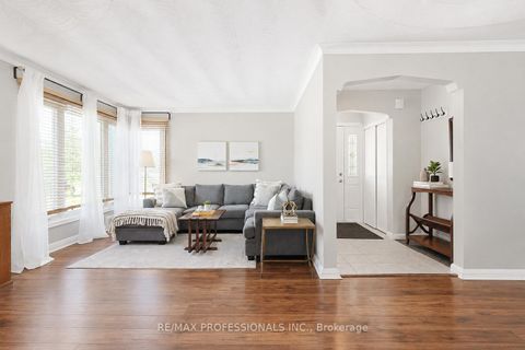 Photo 11 at 39 Sealcove Drive, Etobicoke West Mall, Toronto