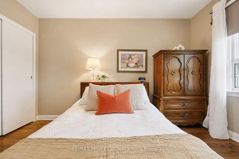 Photo 27 at 39 Sealcove Drive, Etobicoke West Mall, Toronto