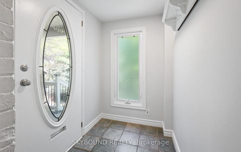 Photo 2 at 326 Kenilworth Avenue, The Beaches, Toronto
