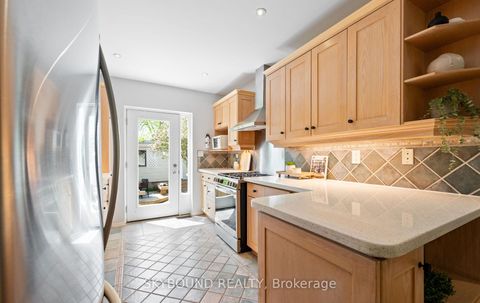 Photo 9 at 326 Kenilworth Avenue, The Beaches, Toronto