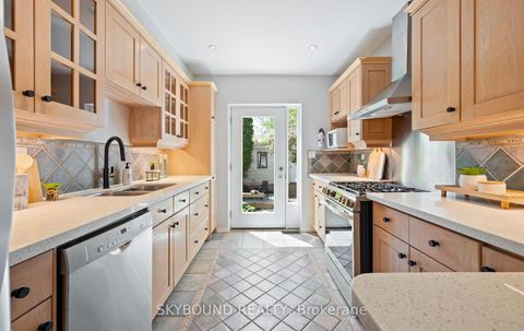 Photo 10 at 326 Kenilworth Avenue, The Beaches, Toronto
