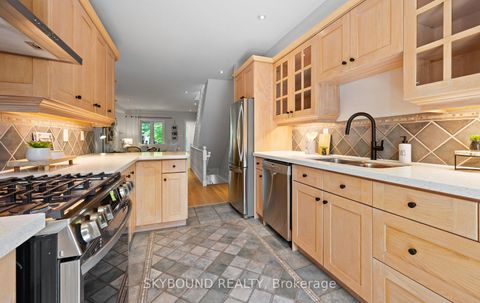 Photo 11 at 326 Kenilworth Avenue, The Beaches, Toronto