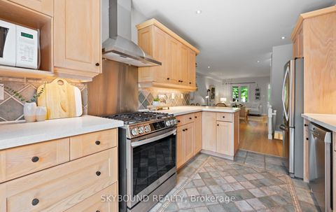 Photo 12 at 326 Kenilworth Avenue, The Beaches, Toronto
