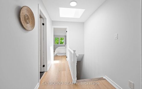 Photo 13 at 326 Kenilworth Avenue, The Beaches, Toronto