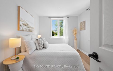 Photo 17 at 326 Kenilworth Avenue, The Beaches, Toronto