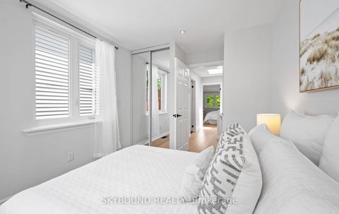 Photo 18 at 326 Kenilworth Avenue, The Beaches, Toronto