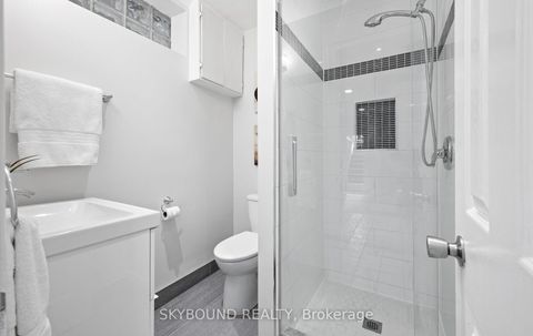 Photo 26 at 326 Kenilworth Avenue, The Beaches, Toronto