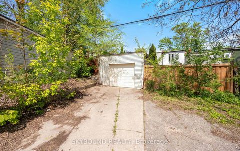 Photo 35 at 326 Kenilworth Avenue, The Beaches, Toronto