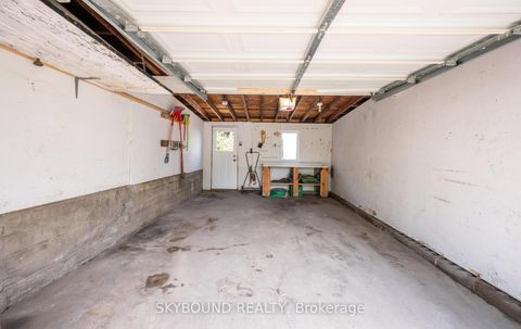 Photo 36 at 326 Kenilworth Avenue, The Beaches, Toronto