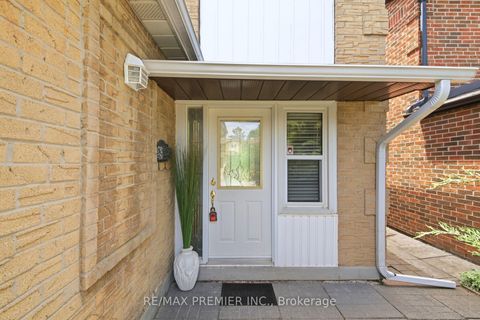 Photo 1 at 10 Ashcroft Court, East Woodbridge, Vaughan