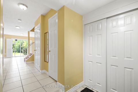Photo 3 at 10 Ashcroft Court, East Woodbridge, Vaughan