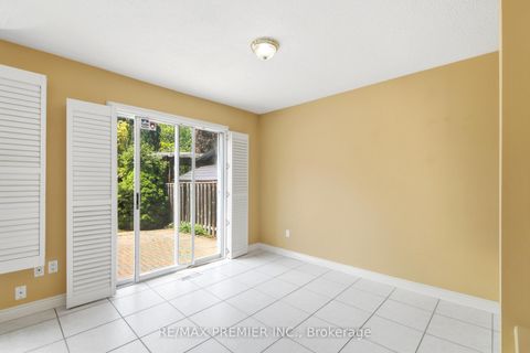 Photo 5 at 10 Ashcroft Court, East Woodbridge, Vaughan